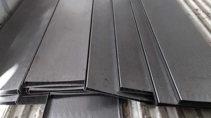 Placas perforadas plegadas